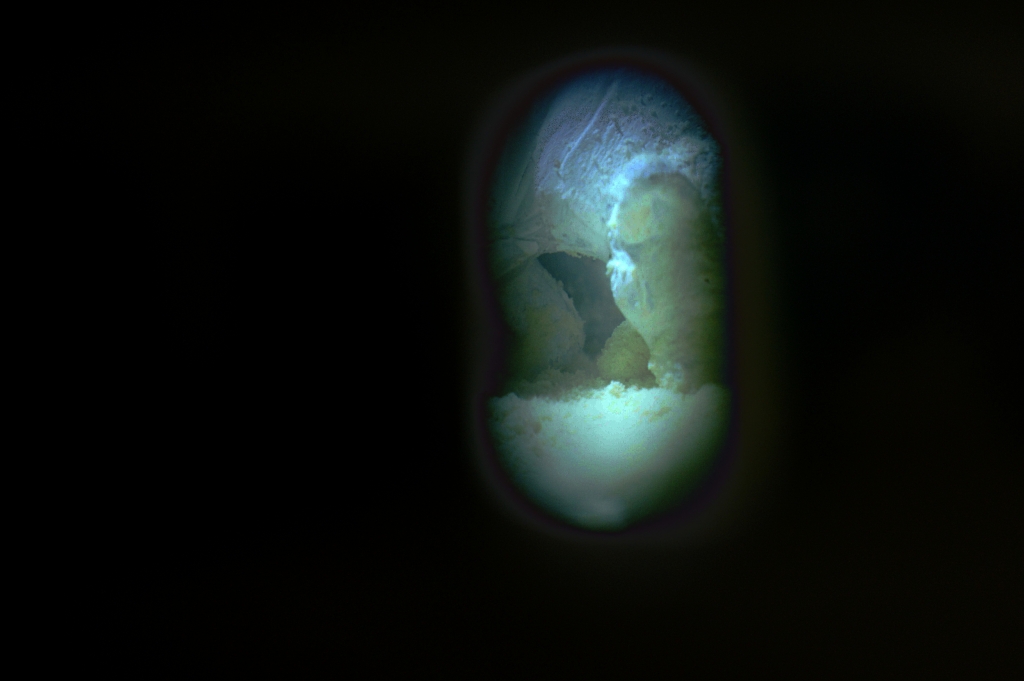 Peeping inside 從小孔內望 2